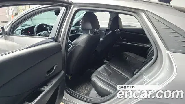 Hyundai The New Avante Hybrid 2020 — Photo 17/30