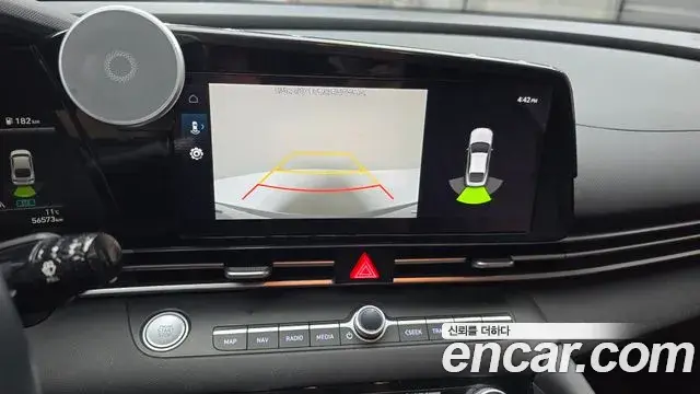 Hyundai The New Avante Hybrid 2020 — Photo 22/30