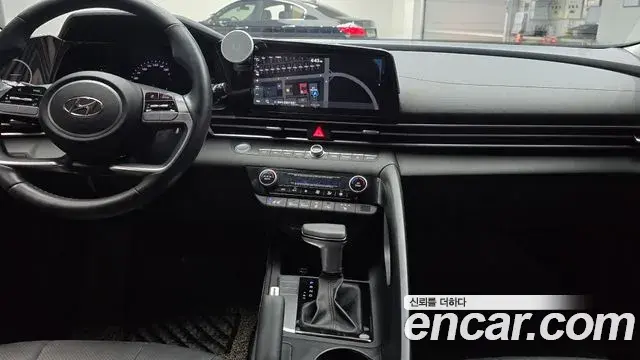 Hyundai The New Avante Hybrid 2020 — Photo 23/30