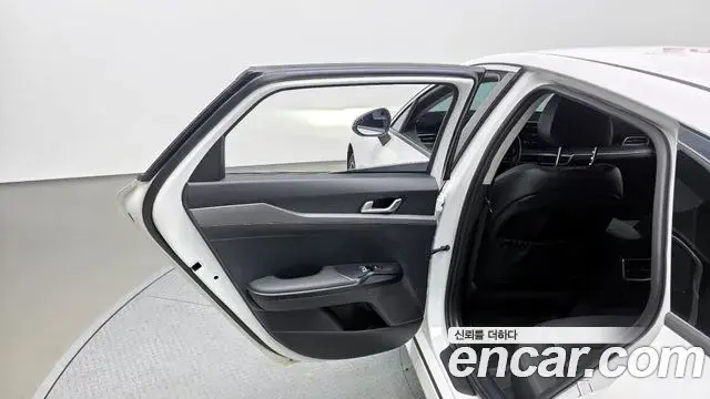 Kia K5 2020 — Şəkil 18/38