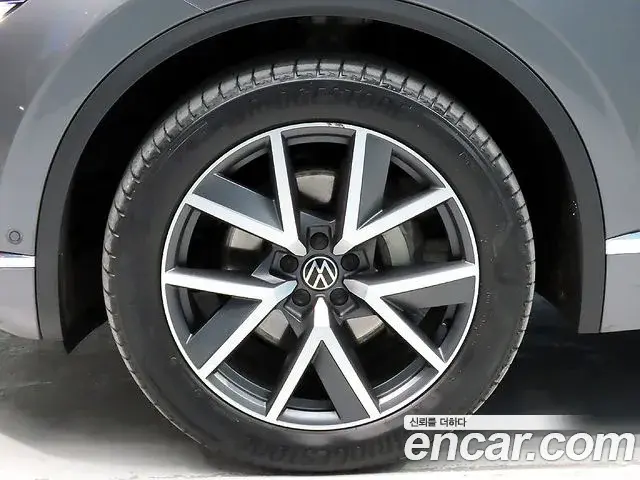 Volkswagen Touareg 2023 — Photo 4/20