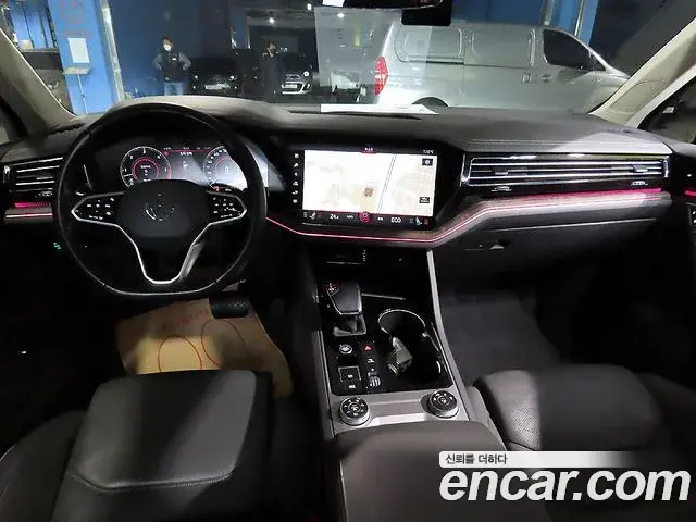Volkswagen Touareg 2023 — Photo 8/20