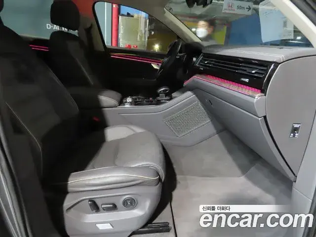 Volkswagen Touareg 2023 — Photo 10/20