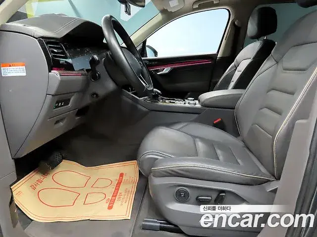Volkswagen Touareg 2023 — Photo 14/20