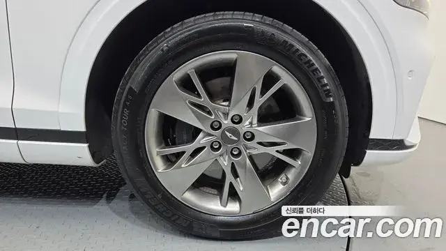 Genesis GV70 2021 — ფოტო 28/33