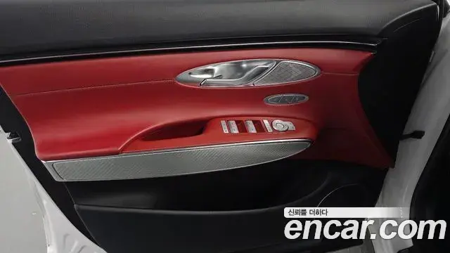 Genesis GV70 2021 — ფოტო 31/33