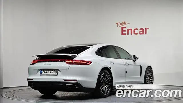 Porsche Panamera 2018 — Photo 16/35