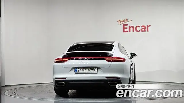 Porsche Panamera 2018 — Photo 8/35
