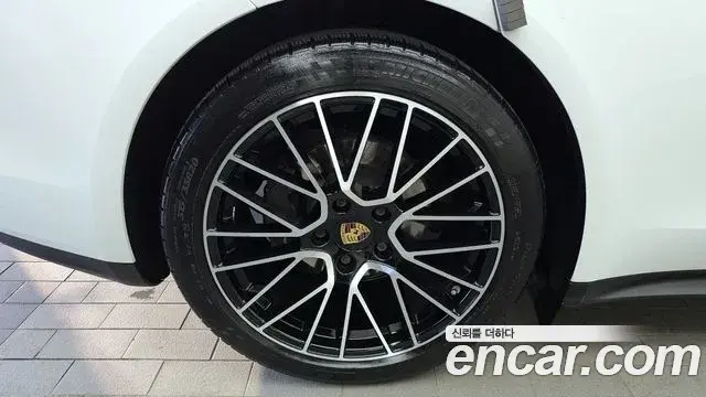 Porsche Panamera 2018 — Photo 18/35