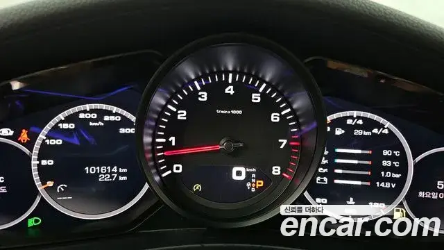 Porsche Panamera 2018 — Photo 19/35