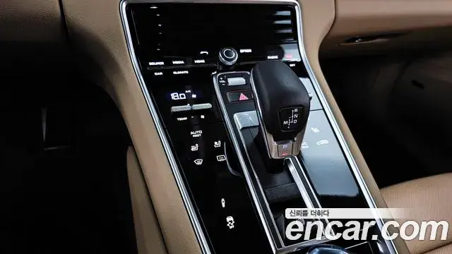Porsche Panamera 2018 — Photo 35/35