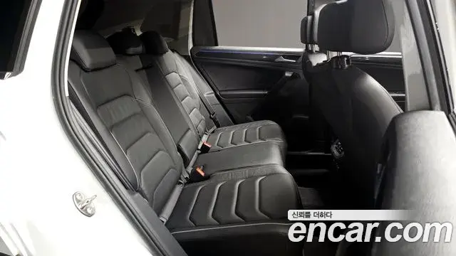 Volkswagen Tiguan 2021 — Şəkil 15/31