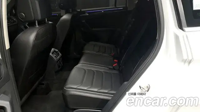 Volkswagen Tiguan 2021 — Şəkil 21/31