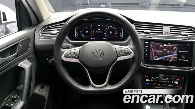 Volkswagen Tiguan 2021 — Şəkil 24/31