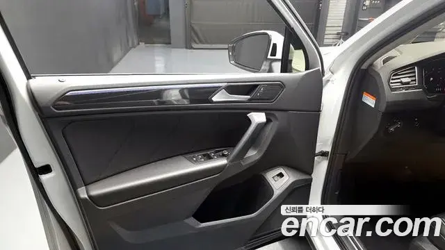 Volkswagen Tiguan 2021 — Şəkil 14/31