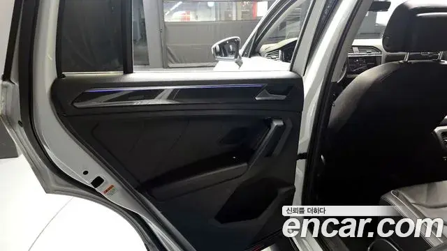 Volkswagen Tiguan 2021 — Şəkil 17/31