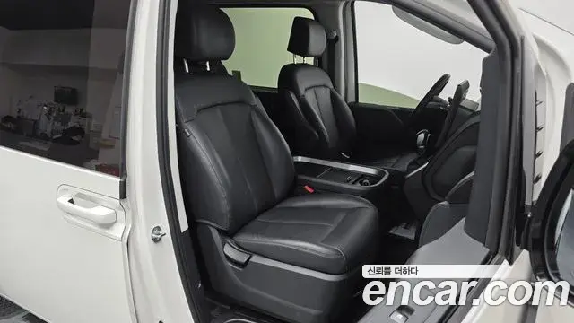 Hyundai Staria 2024 — Şəkil 18/32