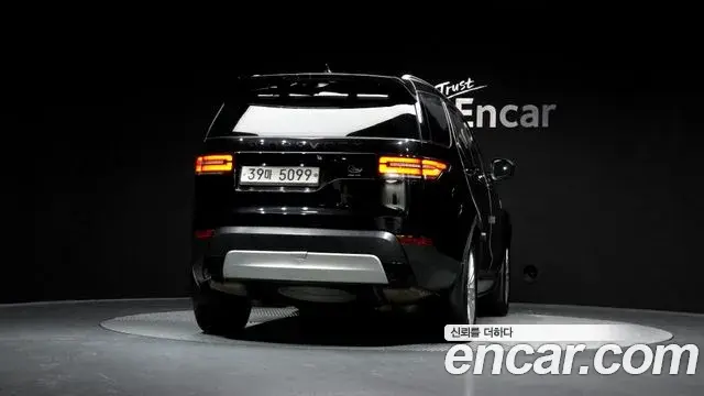 Land Rover Discovery 5 2018 — ფოტო 25/35