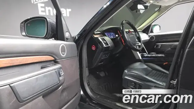Land Rover Discovery 5 2018 — ფოტო 23/35