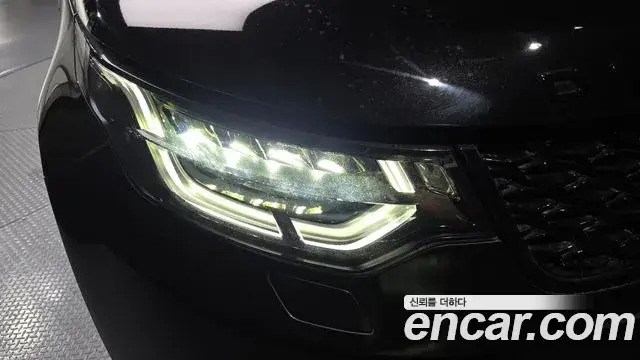 Land Rover Discovery 5 2018 — ფოტო 33/35