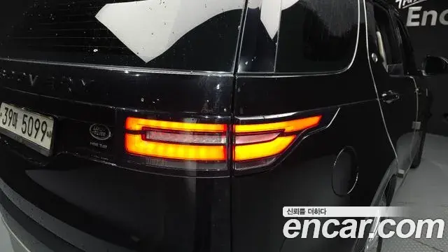Land Rover Discovery 5 2018 — ფოტო 4/35