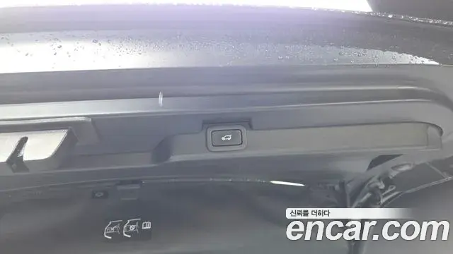 Land Rover Discovery 5 2018 — ფოტო 20/35