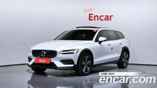 Volvo V60 Cross Country 2021 — Photo 14/37