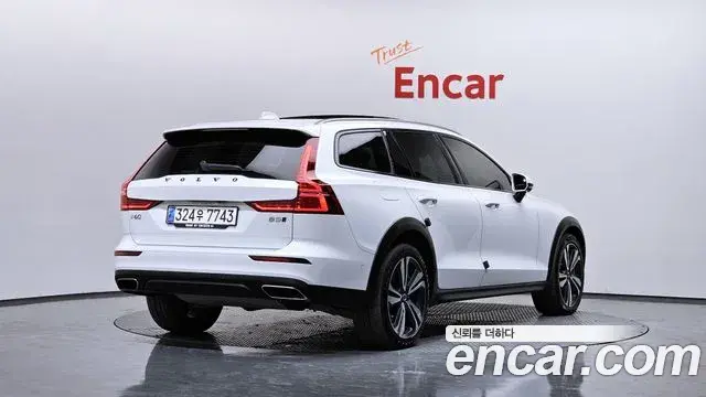 Volvo V60 Cross Country 2021 — Photo 10/37