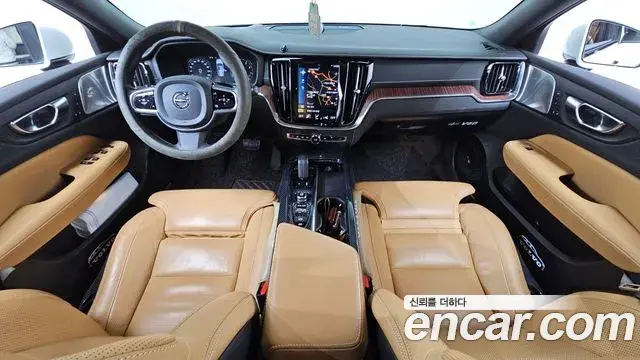 Volvo V60 Cross Country 2021 — Photo 29/37