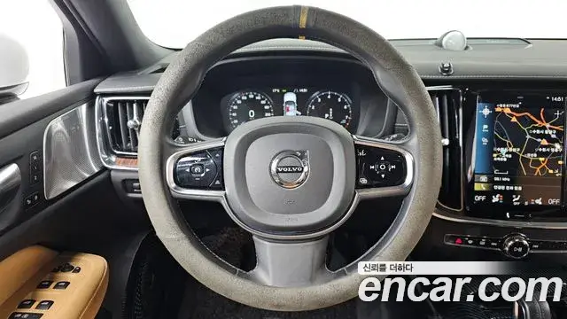 Volvo V60 Cross Country 2021 — Photo 32/37