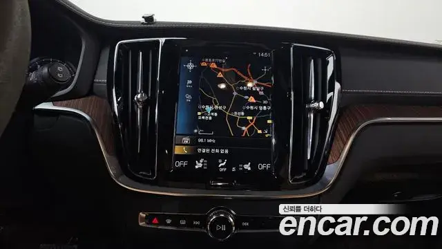 Volvo V60 Cross Country 2021 — Photo 20/37