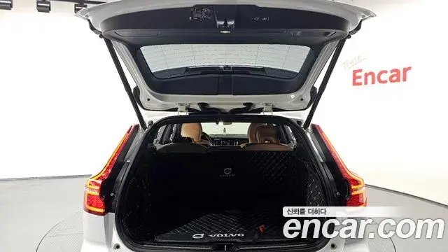 Volvo V60 Cross Country 2021 — Photo 37/37