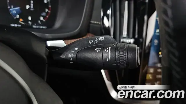 Volvo V60 Cross Country 2021 — Photo 4/37