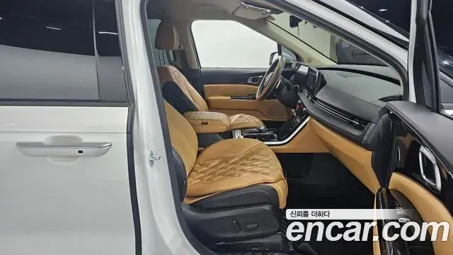 Kia Carnival 2022 — Фото 19/20