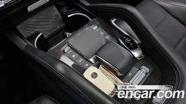 Mercedes-Benz GLE-Class 2021 — Photo 15/34