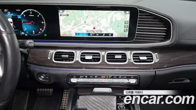 Mercedes-Benz GLE-Class 2021 — Photo 31/34