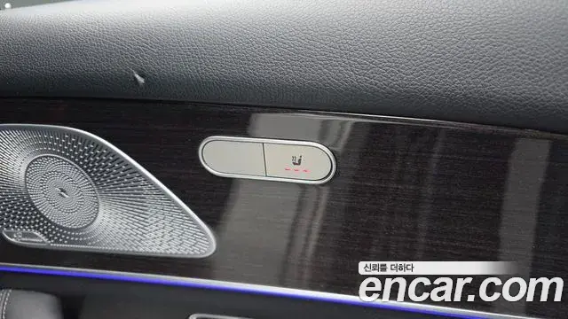 Mercedes-Benz GLE-Class 2021 — Photo 23/34