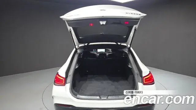 Mercedes-Benz GLE-Class 2021 — Photo 3/34