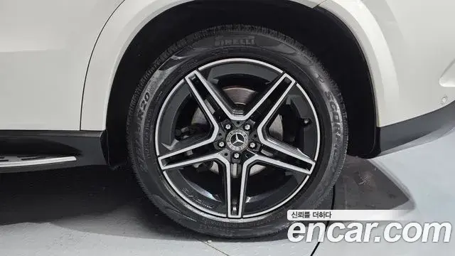 Mercedes-Benz GLE-Class 2021 — Photo 7/34