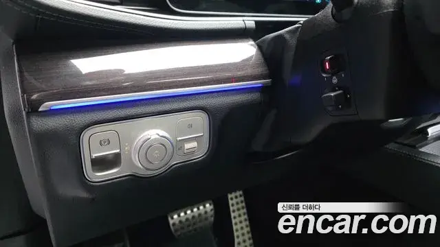 Mercedes-Benz GLE-Class 2021 — Photo 19/34