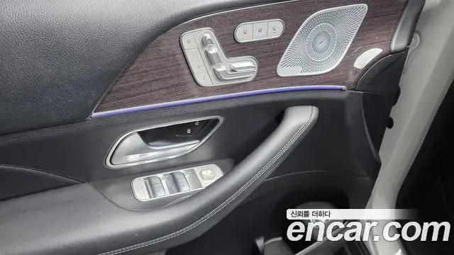Mercedes-Benz GLE-Class 2021 — Photo 32/34
