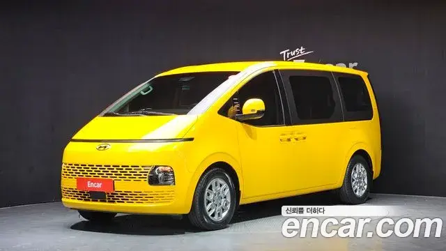 Hyundai Staria 2023 — ფოტო 2/31