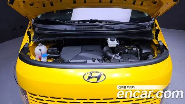 Hyundai Staria 2023 — ფოტო 28/31