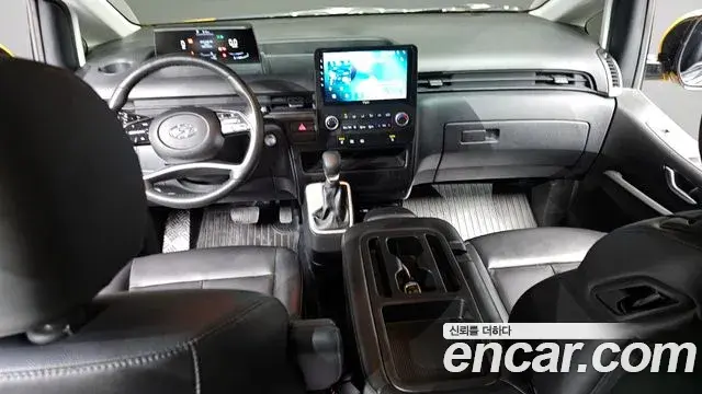 Hyundai Staria 2023 — ფოტო 14/31