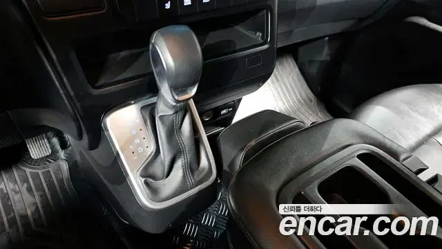 Hyundai Staria 2023 — ფოტო 11/31