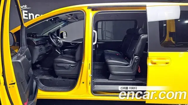 Hyundai Staria 2023 — ფოტო 30/31