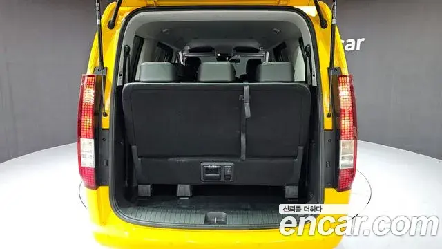 Hyundai Staria 2023 — ფოტო 9/31