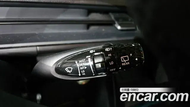 Hyundai Staria 2023 — ფოტო 18/31