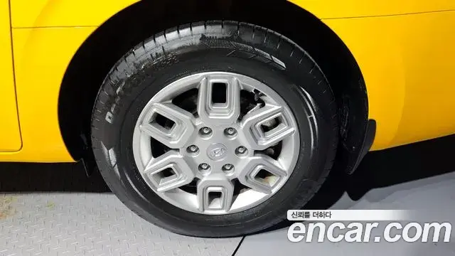 Hyundai Staria 2023 — ფოტო 29/31