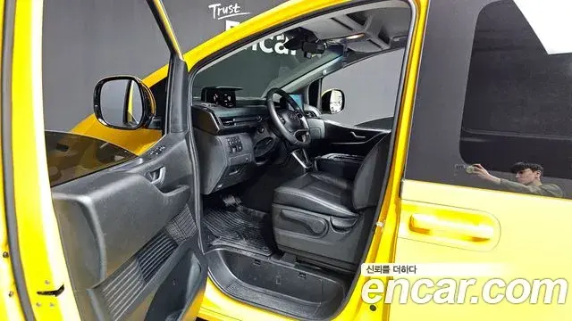 Hyundai Staria 2023 — ფოტო 1/31